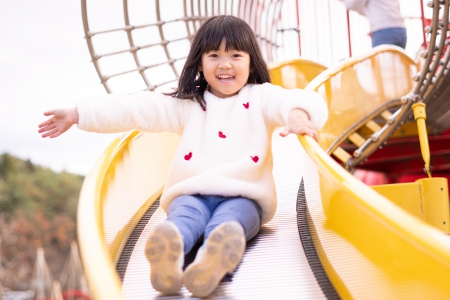 メガネなしで遊ぶ女の子