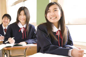 メガネなしで授業を受ける学生